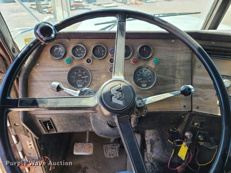 image for item DG7715 1992 Western Star 4864F crane truck