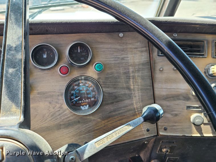 image for item DG7715 1992 Western Star 4864F crane truck