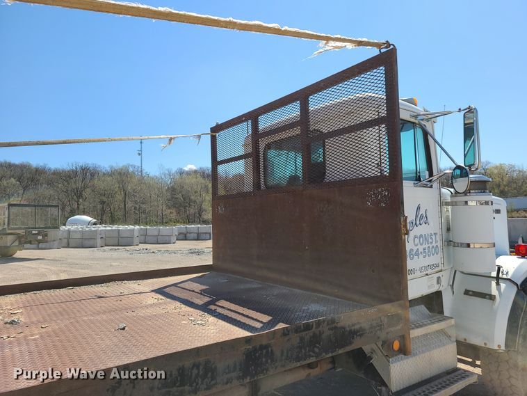 image for item DG7715 1992 Western Star 4864F crane truck