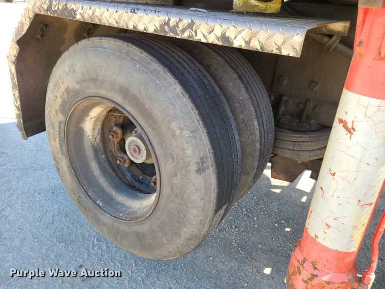 image for item DG7715 1992 Western Star 4864F crane truck