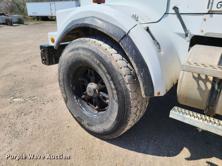 image for item DG7715 1992 Western Star 4864F crane truck