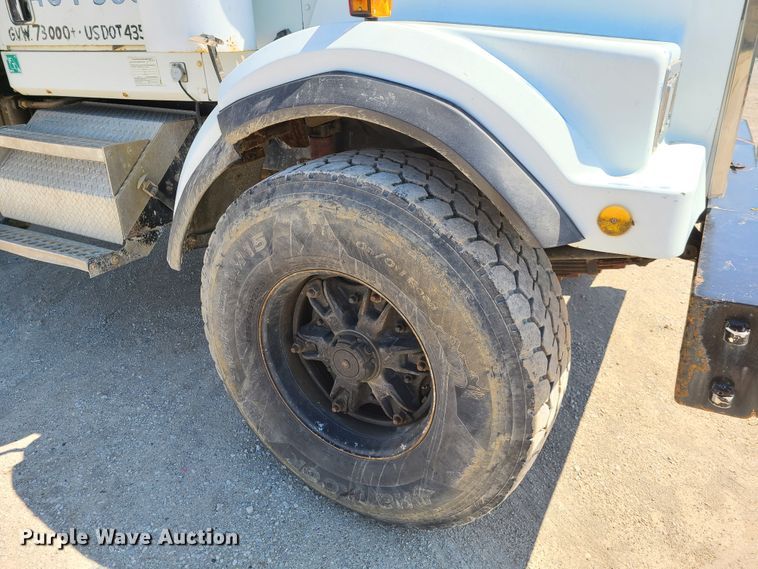 image for item DG7715 1992 Western Star 4864F crane truck