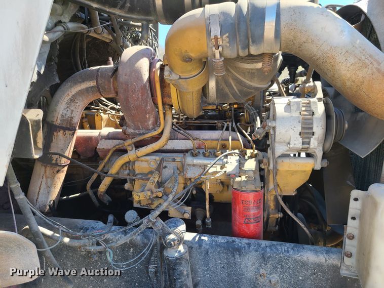 image for item DG7715 1992 Western Star 4864F crane truck