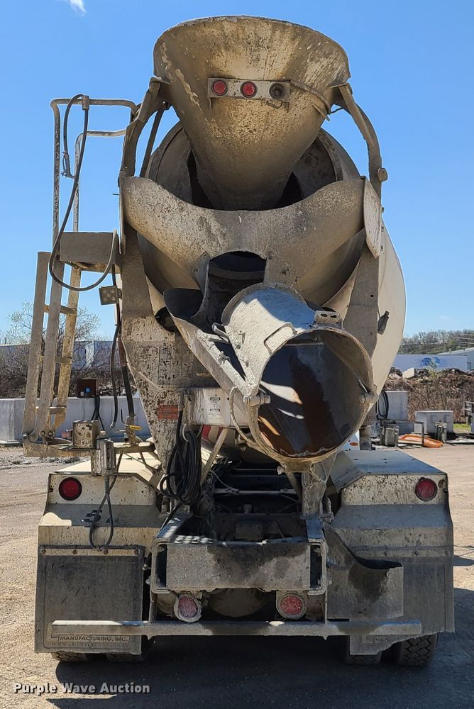 image for item DG7717 2009 Peterbilt 365 ready mix truck