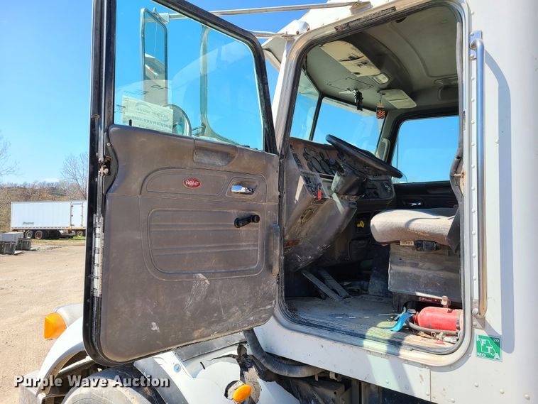 image for item DG7717 2009 Peterbilt 365 ready mix truck