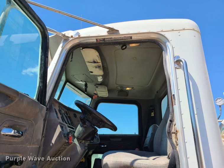 image for item DG7717 2009 Peterbilt 365 ready mix truck