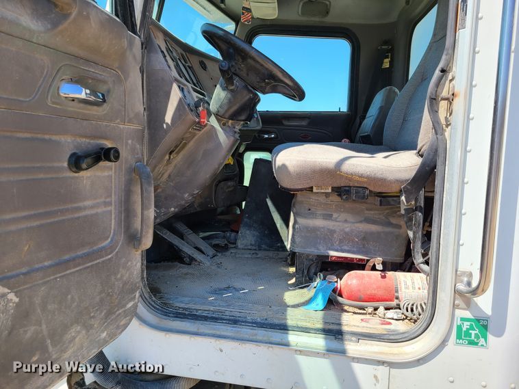 image for item DG7717 2009 Peterbilt 365 ready mix truck