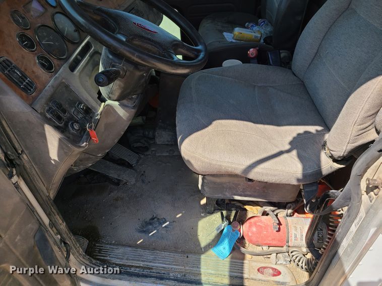 image for item DG7717 2009 Peterbilt 365 ready mix truck