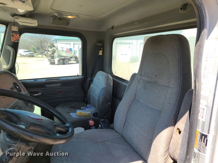 image for item DG7717 2009 Peterbilt 365 ready mix truck