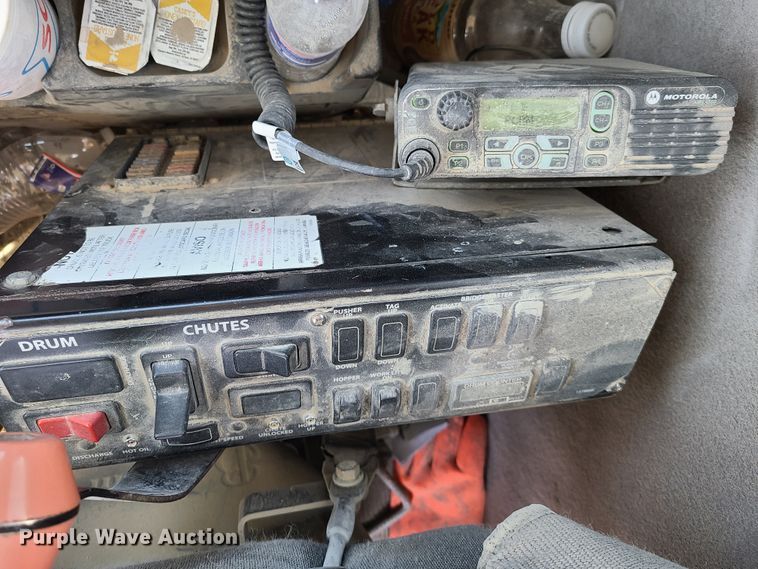 image for item DG7717 2009 Peterbilt 365 ready mix truck