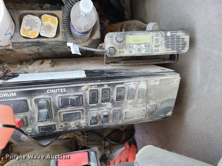 image for item DG7717 2009 Peterbilt 365 ready mix truck