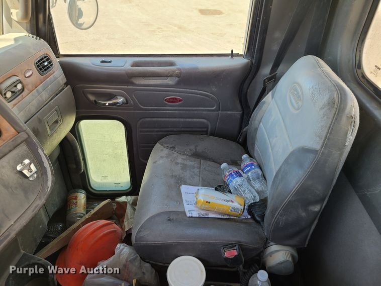 image for item DG7717 2009 Peterbilt 365 ready mix truck