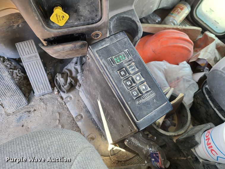 image for item DG7717 2009 Peterbilt 365 ready mix truck