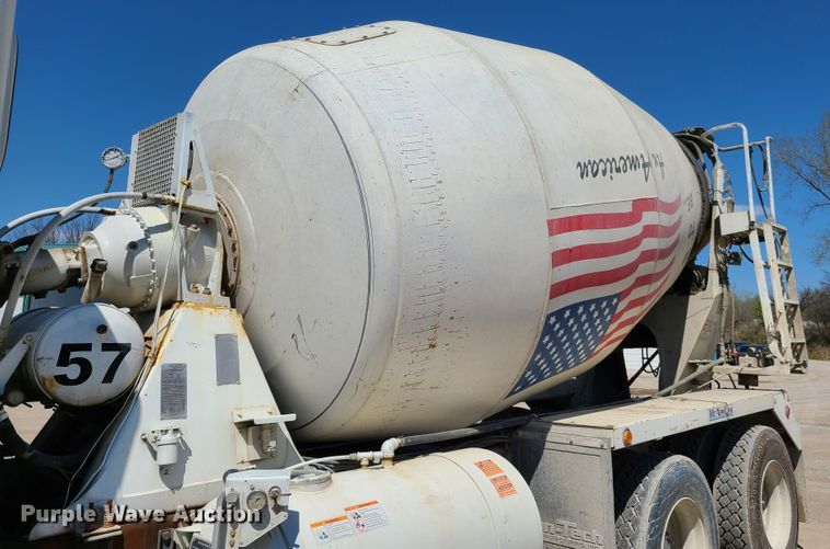 image for item DG7717 2009 Peterbilt 365 ready mix truck