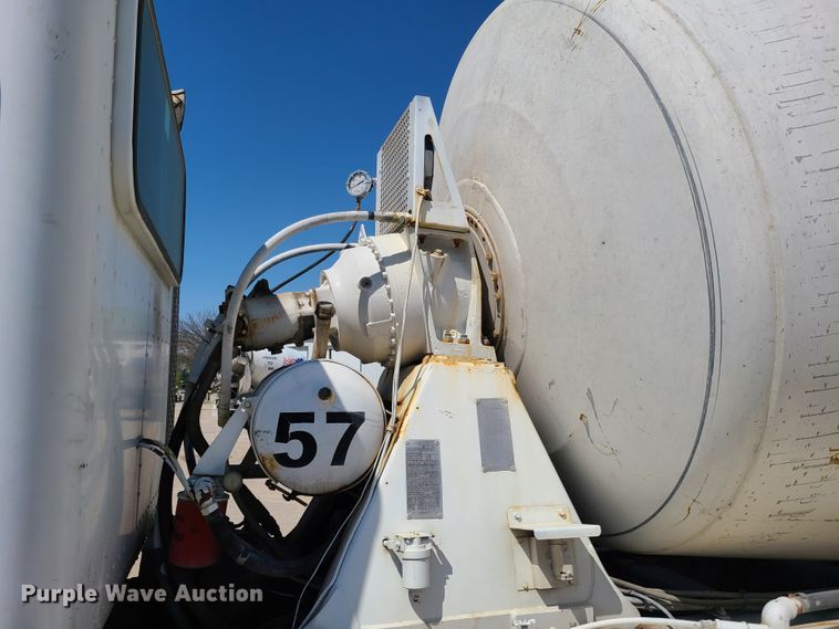 image for item DG7717 2009 Peterbilt 365 ready mix truck