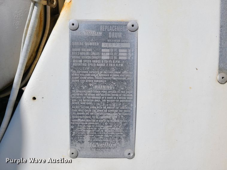 image for item DG7717 2009 Peterbilt 365 ready mix truck