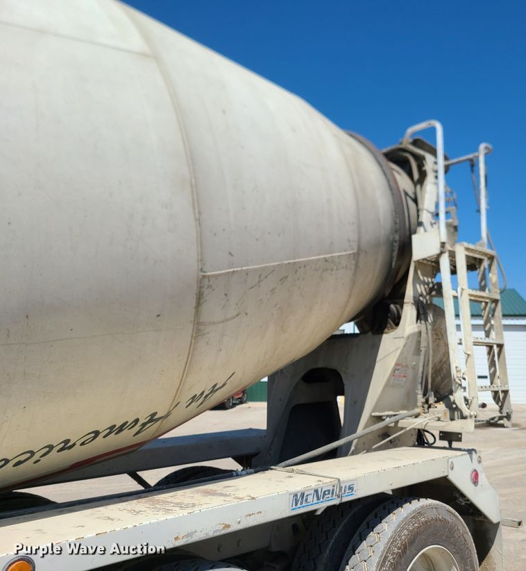 image for item DG7717 2009 Peterbilt 365 ready mix truck