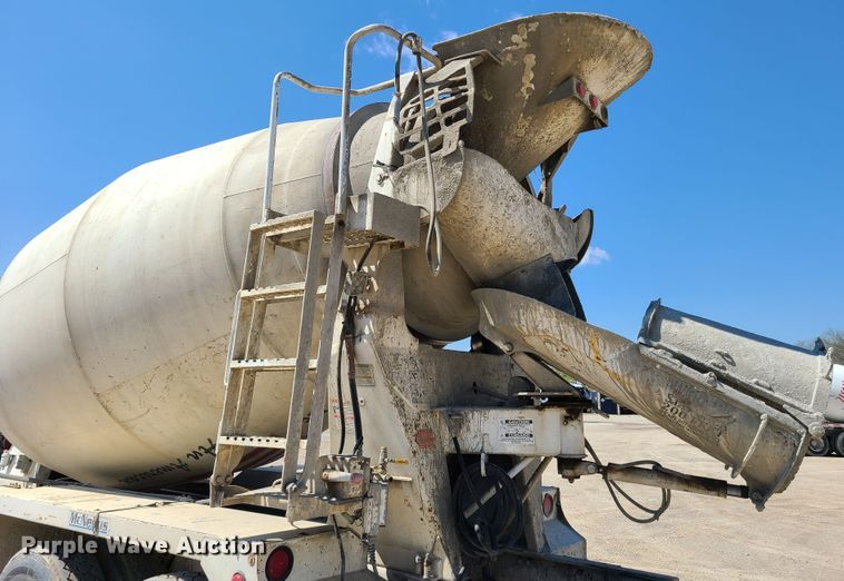 image for item DG7717 2009 Peterbilt 365 ready mix truck