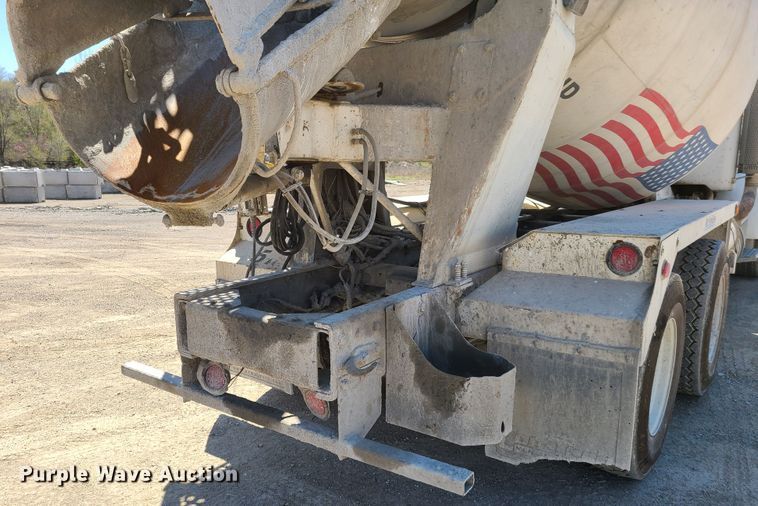 image for item DG7717 2009 Peterbilt 365 ready mix truck