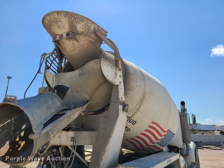 image for item DG7717 2009 Peterbilt 365 ready mix truck