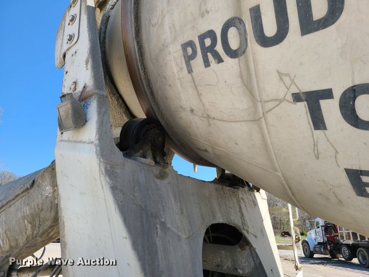 image for item DG7717 2009 Peterbilt 365 ready mix truck