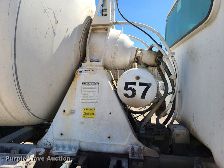 image for item DG7717 2009 Peterbilt 365 ready mix truck