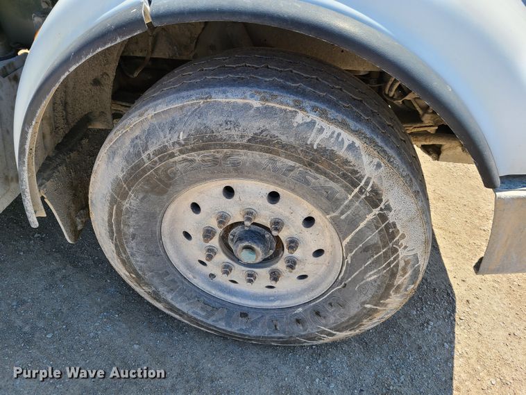 image for item DG7717 2009 Peterbilt 365 ready mix truck