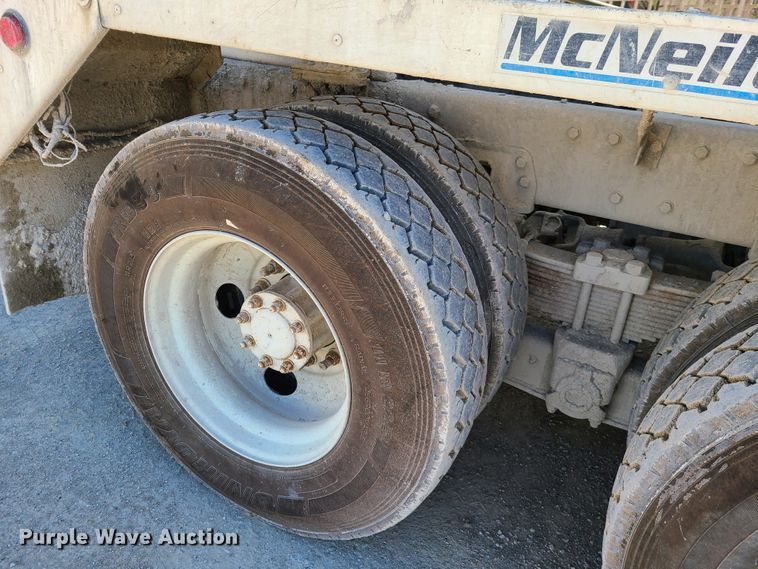 image for item DG7717 2009 Peterbilt 365 ready mix truck