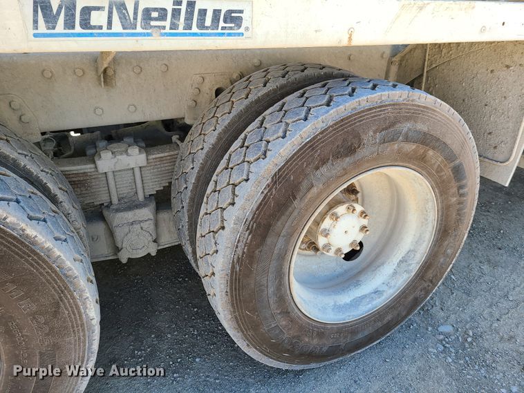 image for item DG7717 2009 Peterbilt 365 ready mix truck