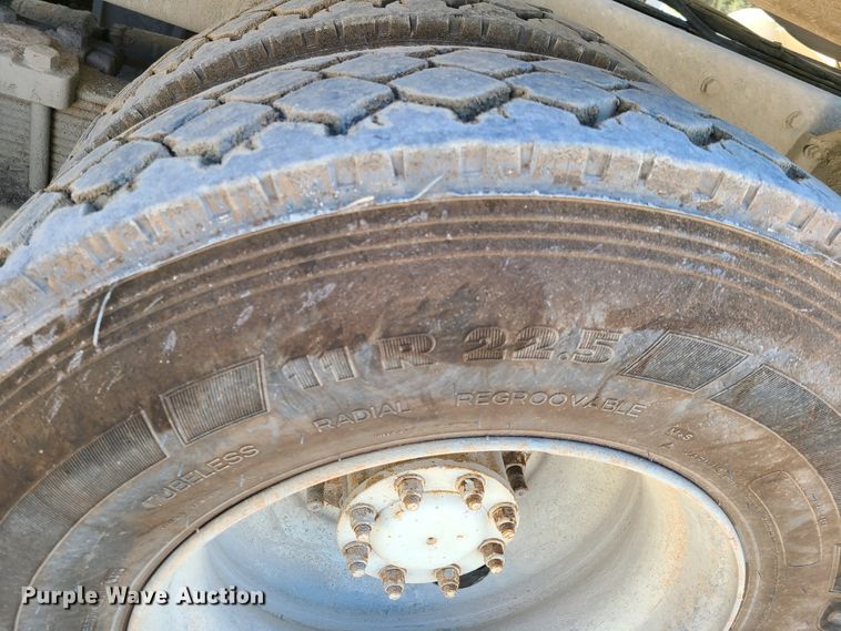 image for item DG7717 2009 Peterbilt 365 ready mix truck