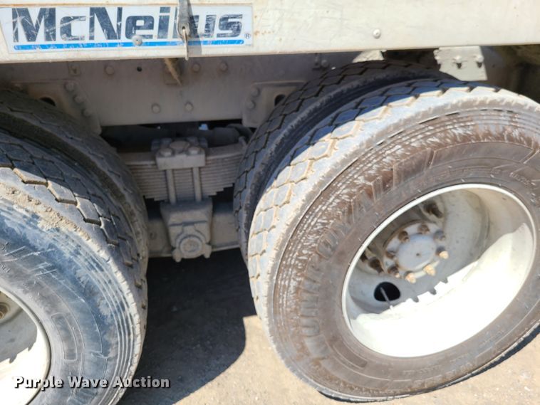 image for item DG7717 2009 Peterbilt 365 ready mix truck