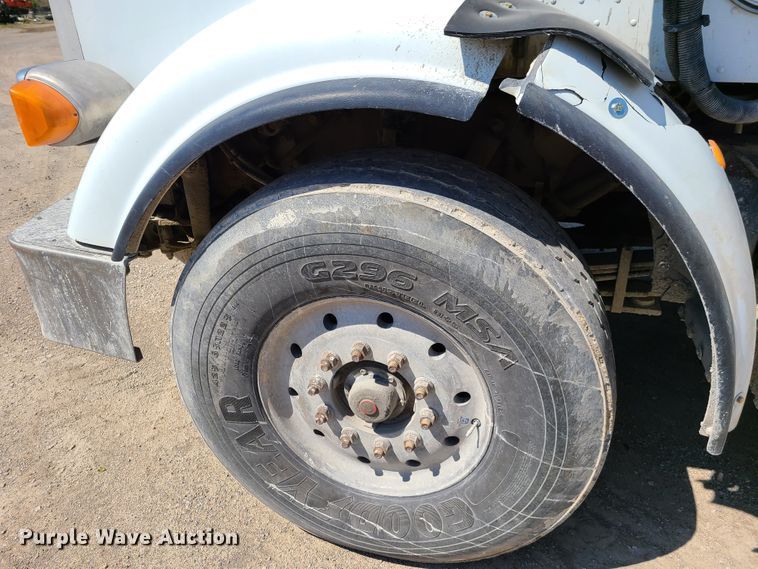 image for item DG7717 2009 Peterbilt 365 ready mix truck