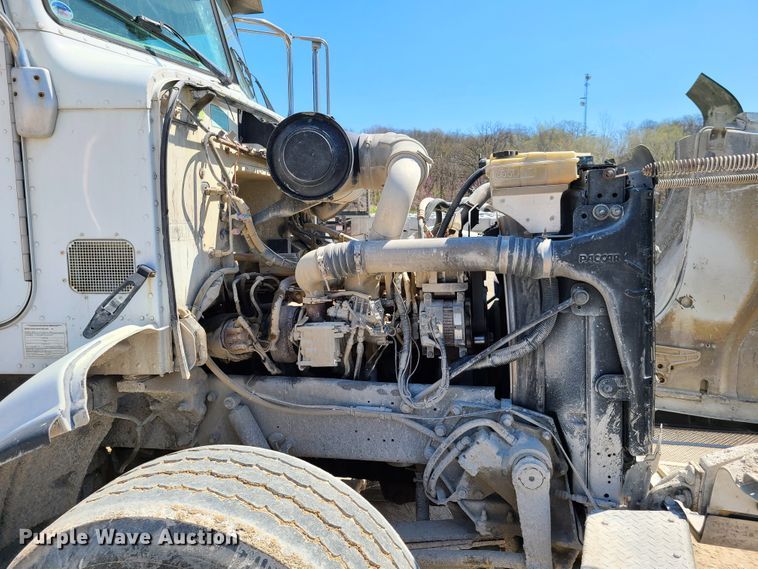 image for item DG7717 2009 Peterbilt 365 ready mix truck