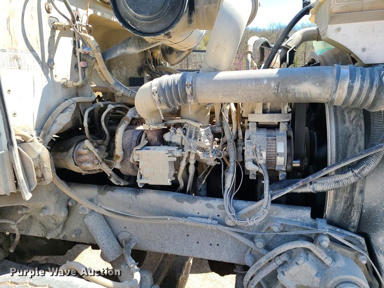 image for item DG7717 2009 Peterbilt 365 ready mix truck