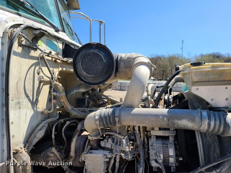 image for item DG7717 2009 Peterbilt 365 ready mix truck