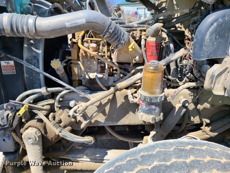 image for item DG7717 2009 Peterbilt 365 ready mix truck