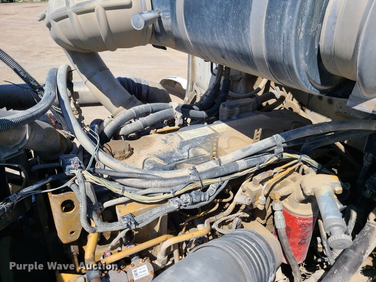 image for item DG7717 2009 Peterbilt 365 ready mix truck