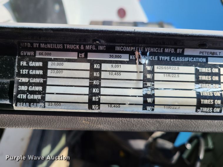 image for item DG7717 2009 Peterbilt 365 ready mix truck