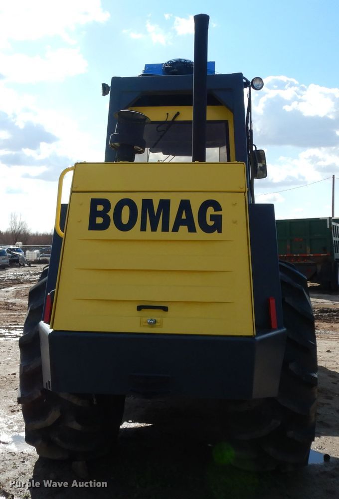 image for item DH2383 Bomag BW213D-2 single drum vibratory roller