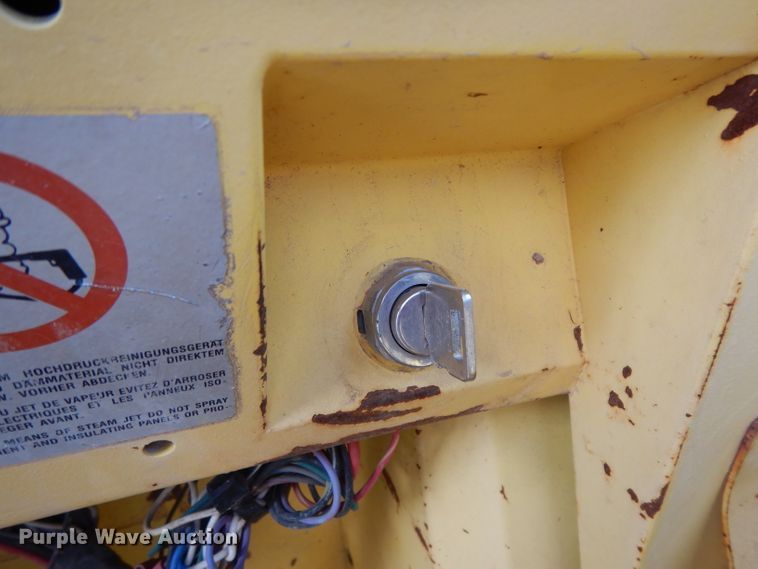 image for item DH2383 Bomag BW213D-2 single drum vibratory roller