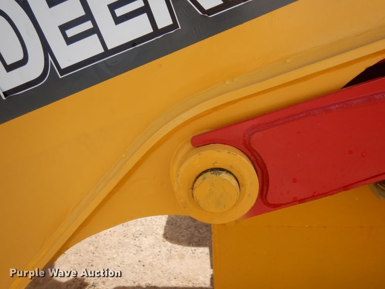 image for item DH2384 2000 John Deere 210LE  landscape tractor