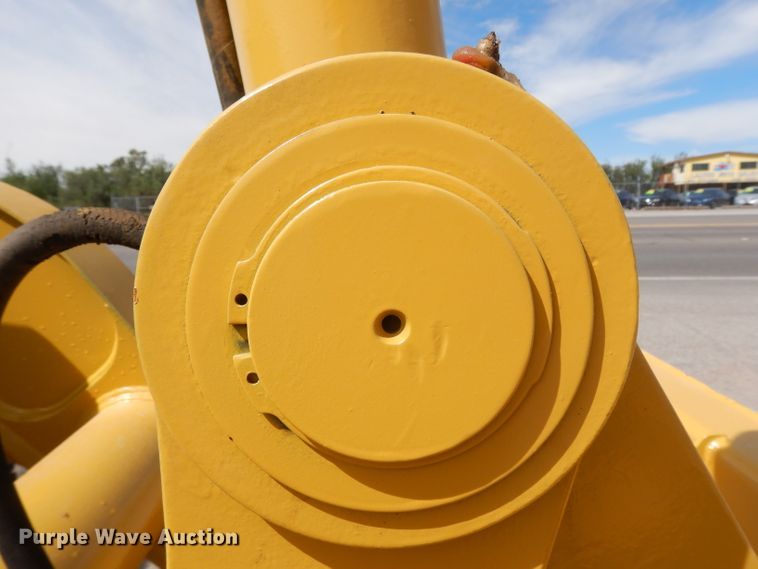 image for item DH2384 2000 John Deere 210LE  landscape tractor