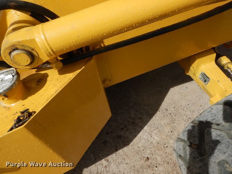 image for item DH2384 2000 John Deere 210LE  landscape tractor