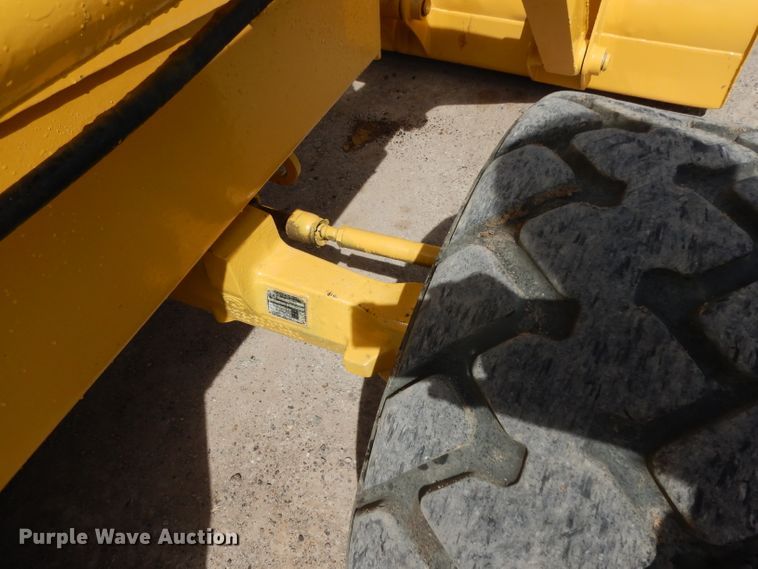 image for item DH2384 2000 John Deere 210LE  landscape tractor