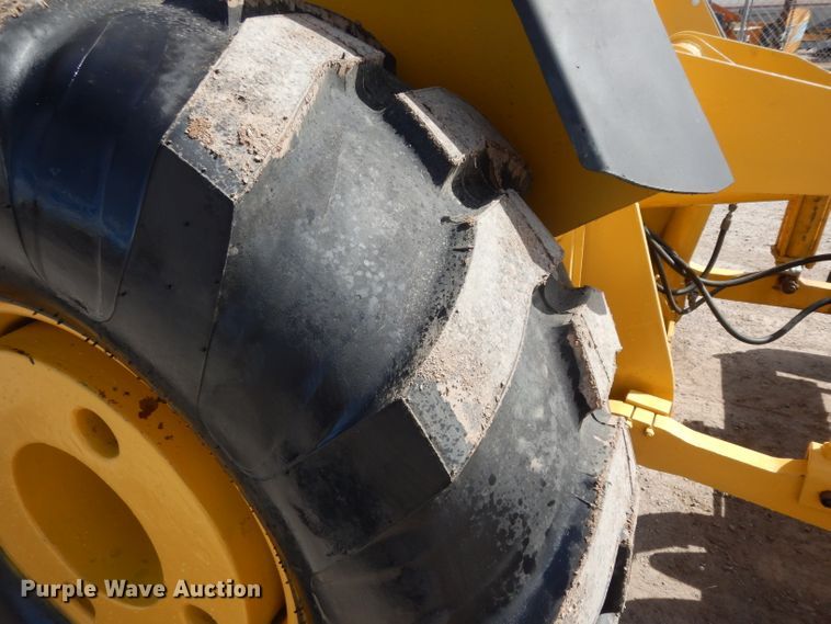 image for item DH2384 2000 John Deere 210LE  landscape tractor