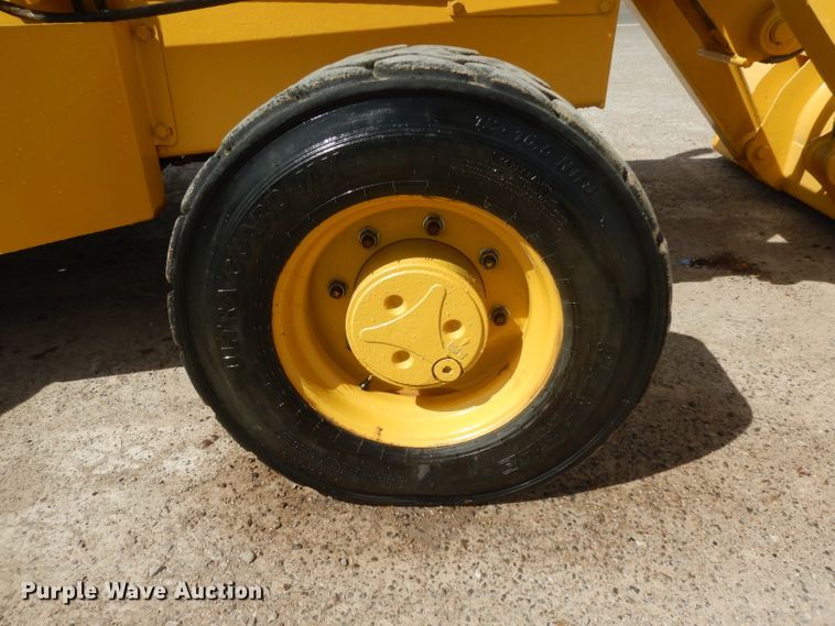 image for item DH2384 2000 John Deere 210LE  landscape tractor