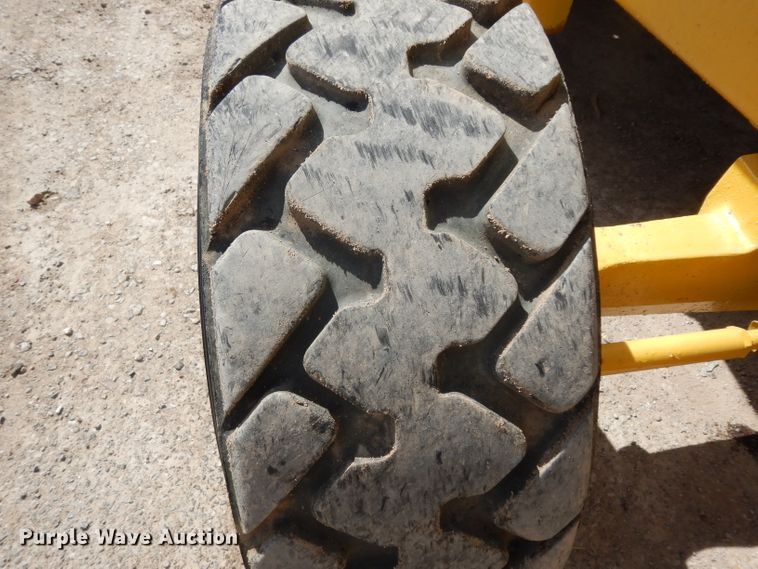 image for item DH2384 2000 John Deere 210LE  landscape tractor