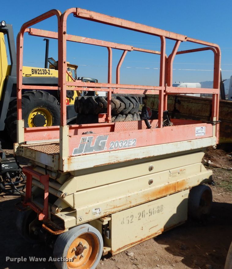 image for item DH2388 JLG 2032  scissor lift