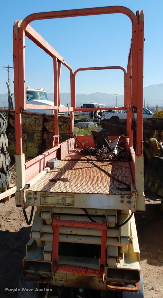 image for item DH2388 JLG 2032  scissor lift