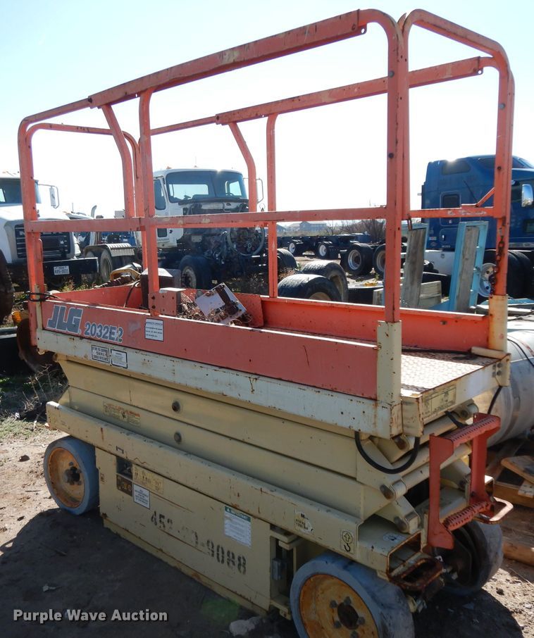 image for item DH2388 JLG 2032  scissor lift
